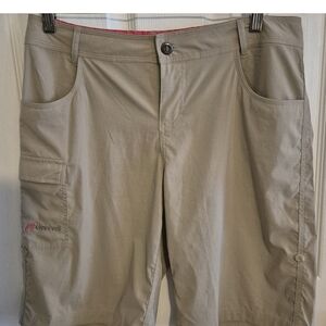 Cloudveil Women's Size M Tan Khaki Roll-Tab Hiking Shorts Utility Cargo Pockets